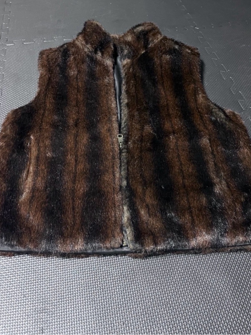 Unisex Dark Brown Faux Fur Reversible Vest - Stylish Layering Piece. Size M - Picture 2 of 8